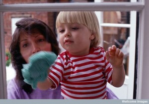 AS0000076FE05 Child, learning housework